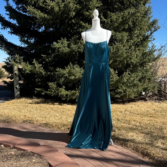B Darlin Dresses & Skirts - B Darlin Elegant Teal Maxi Dress